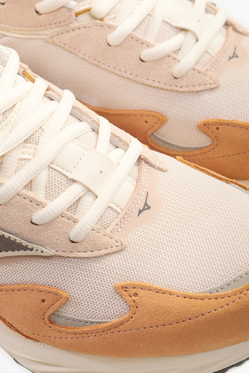 Wave rider b Peach bloom/brown